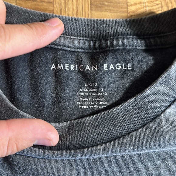 American Eagle T-shirt - Picture 2 of 2